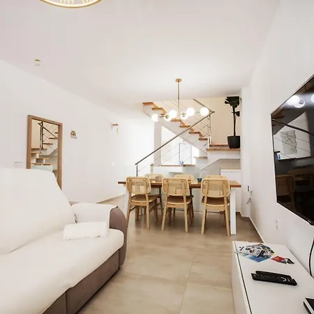 Ferienhaus Amura House *